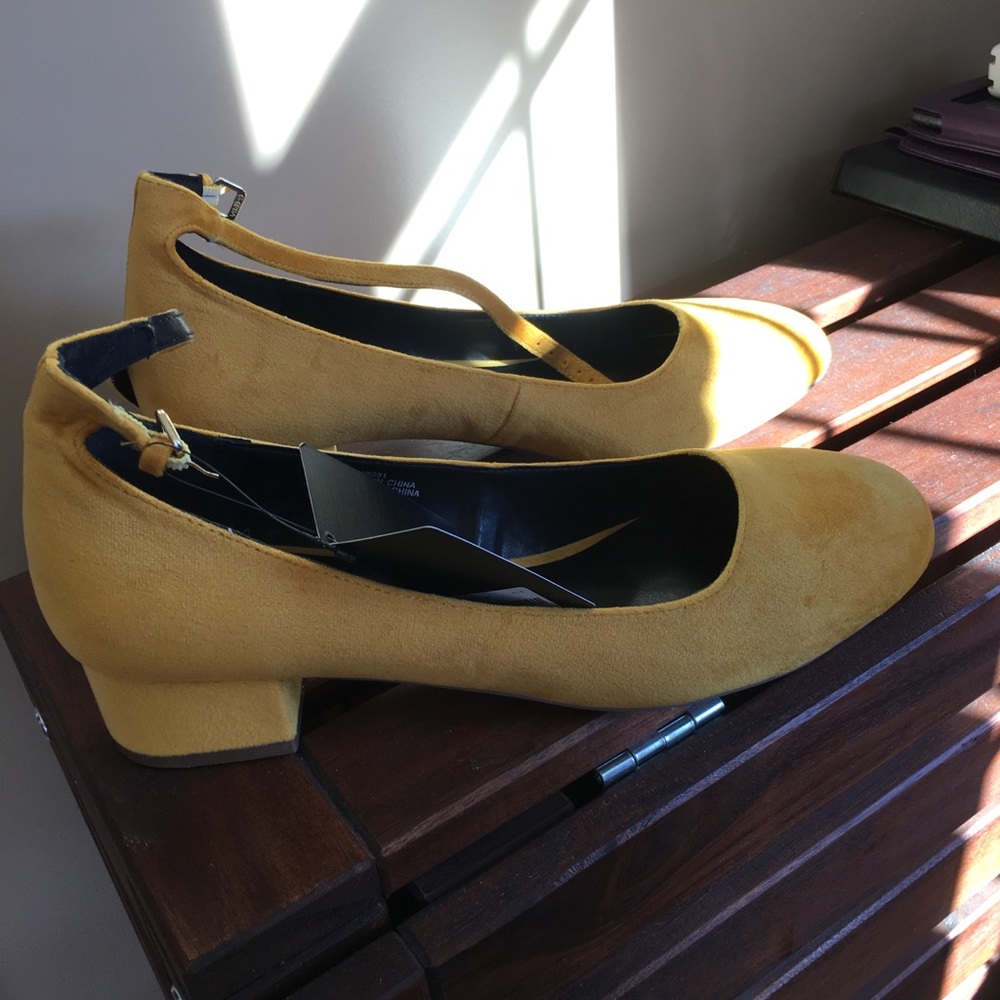 Women’s faux suede block heel shoes